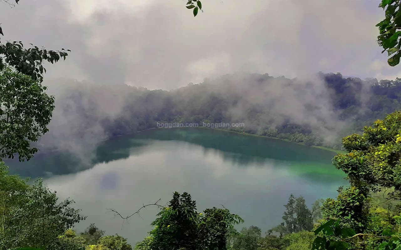Una laguna sagrada en un cráter: Laguna y Volcán Chicabal